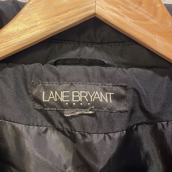 LANE Bryant woman’s black puffer jacket. It has no zipper but can be buttoned up - Picture 3 of 6